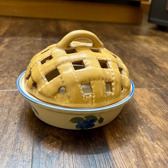 Charming WCL Pottery Mini Pie Tartlet Dish with Lattice Lid - Picture 1 of 12